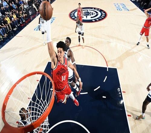 内线老将的表现一塌糊涂，但快船还是不愿意给内线新星多些机会