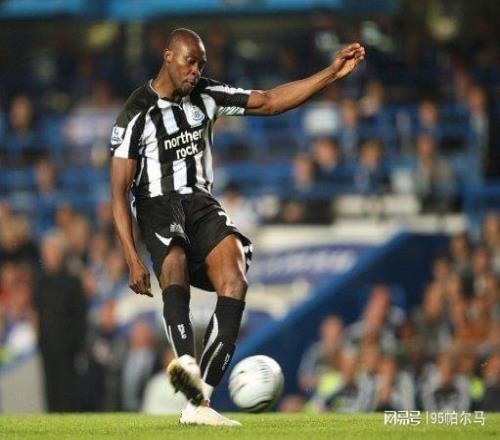 技术型的黑又硬，希勒的搭档，欧文的替补，可惜在英超虎头蛇尾