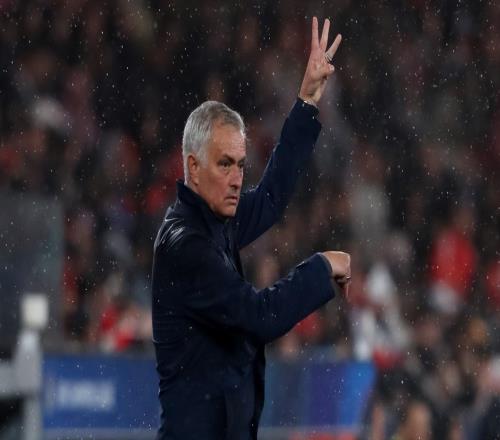 4连败后逆袭！穆里尼奥打破质疑掀翻皇马出线附加赛再战老东家