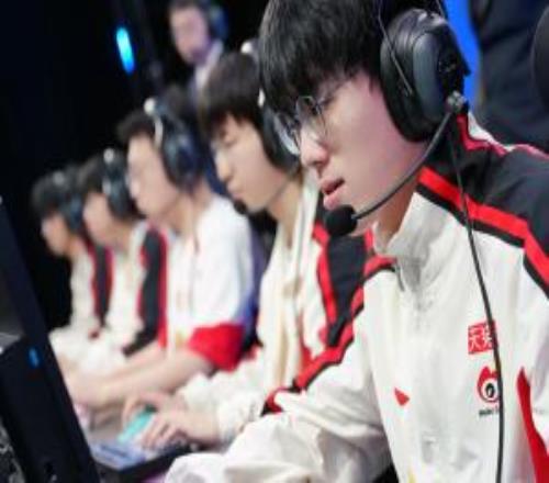 赵大赵二状态低迷Xiaohu失误频频你认为WBG本场失利谁该负责