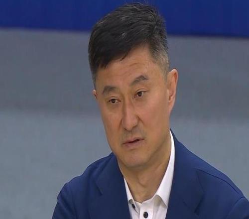 无解双塔！洛夫顿白边狂轰45+19+11打爆广东禁区杜锋多次无奈摇头