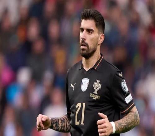 名记：曼联方面一再淡化1月签约鲁本内维斯的可能性