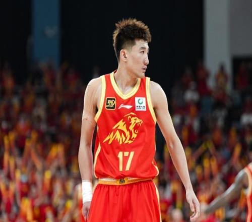 孙铭徽常规赛报销从球员和主教练，刘炜两次被新疆队放弃