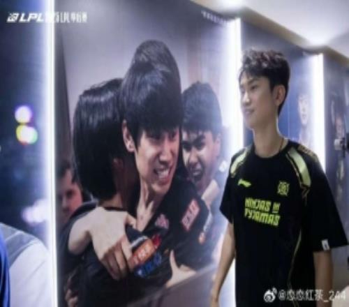西卡转发喵CS12的发文谈doinb：心里话s16我等你加油