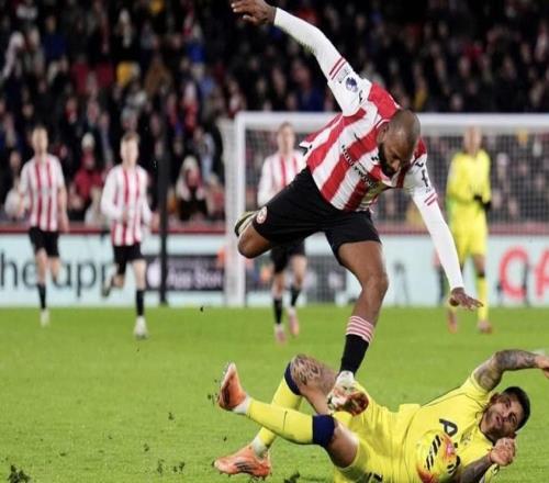 球队进攻乏力，热刺球迷在球场高唱“无聊、无聊的热刺”