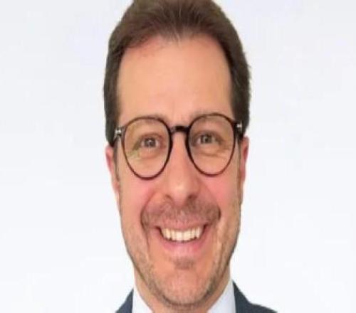 世体介绍丰特团队：共13人，其中有5位巴萨前董事的子女