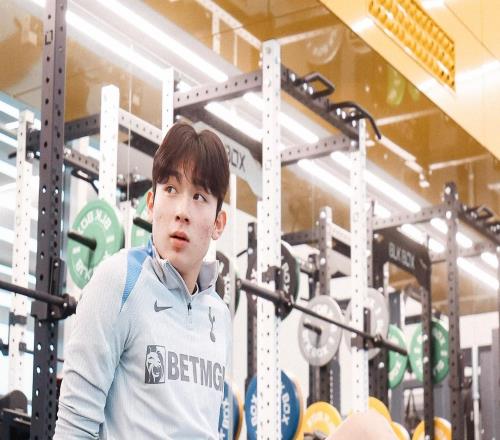 朴茨茅斯总监：热刺已与我们就可能提前召回梁民革进行了谈判