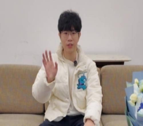 IG发布Photic六周年开箱VLOG：赛场之外Photic梦想职业是这个