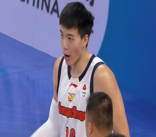 完爆王少杰+碾压焦泊乔广东冠军中锋大爆发，杜锋痛失内线底牌
