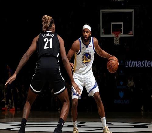 又一次打出灾难表现，勇士应该让侧翼新星去板凳席上清醒清醒