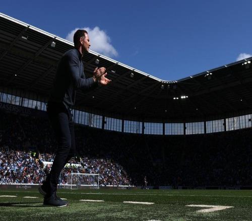 考文垂花25年爬回英超门口，挪威球迷却在北极圈挂了面旗