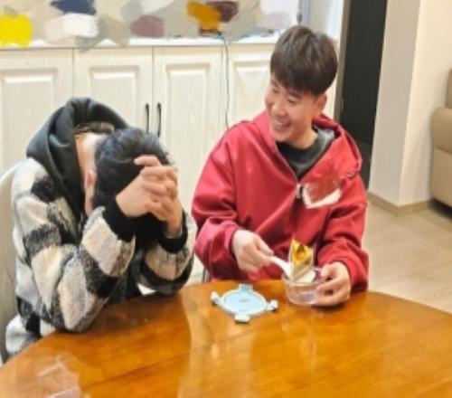 iG官媒分享拍摄花絮Photic：我需要个翻译，我听不懂中文