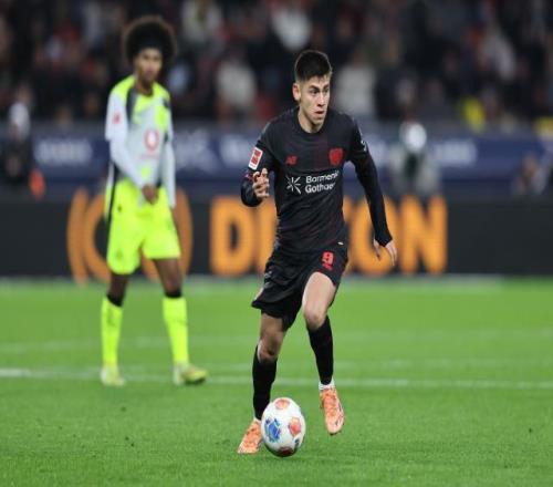 还在作曼城天才结束租借仍不想服从安排不去赫罗纳想回河床