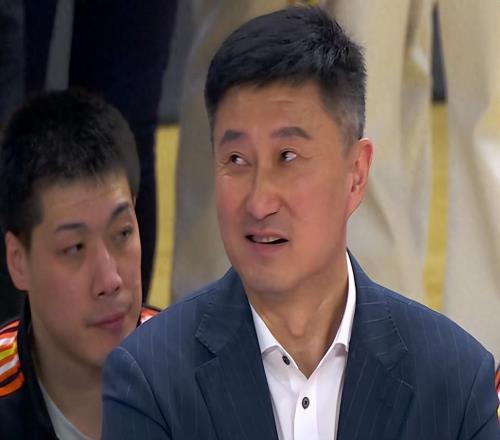 丢人！拿600万得3分，险些输球，粤蜜：把你时间给家政早收割比赛