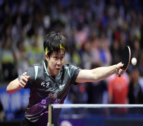 王楚钦战胜袁励岑，获得全运会乒乓球男单铜牌