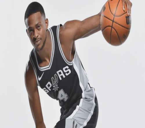 马刺队第二支柱福克斯独得29分三斩雷霆，飞狐时代正式到来