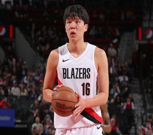 拓媒：为杨瀚森的罚球鼓个掌我们得给他机会慢慢建立信心