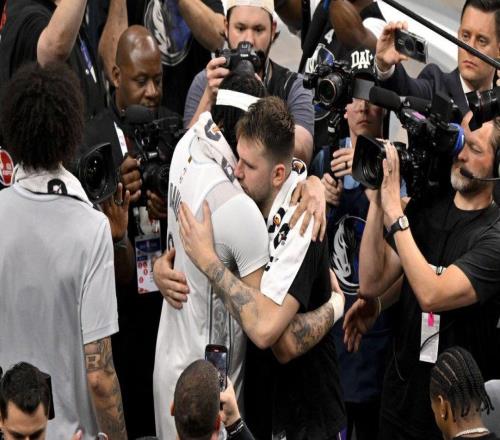 赚了，独行侠队在戴维斯送到奇才队后，东契奇的交易回报情况更新