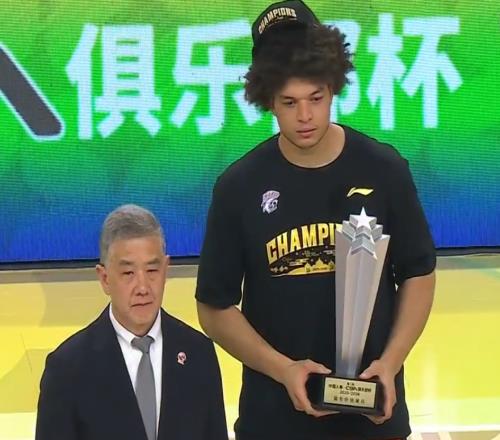 洛夫顿当选CBA杯FMVP：23分钟23+8狂造20罚上海官方祝贺