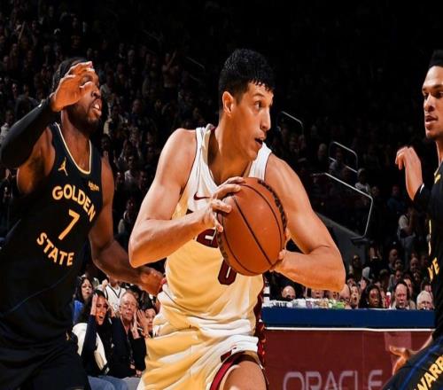 巴特勒受伤退赛，勇士23分大胜！库里19分11助，勇士已没锋线可用