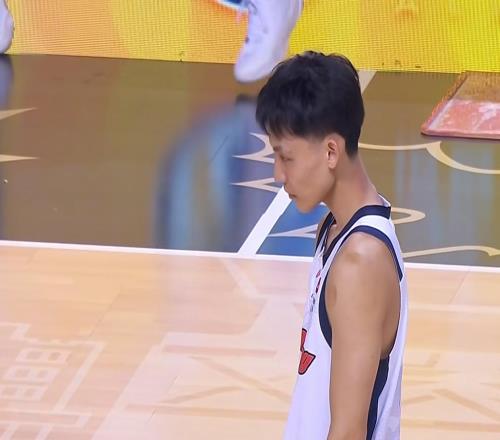 无缘国家队12人大名单徐杰伤情曝光，男篮后卫线惨遭重大打击！