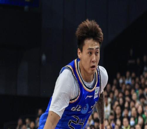 许利民：赵睿的复出时间大概在2月，我们不想为了成绩让他冒险