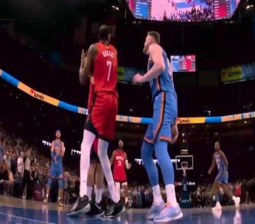 裁判报告：杜兰特示意暂停裁判没看到，若吹出暂停火箭该吃T