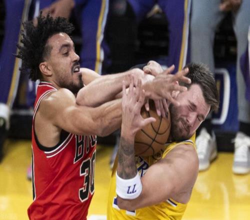 双杀公牛！詹姆斯复出，湖人反超火箭升西部第三，东契奇狂轰51分