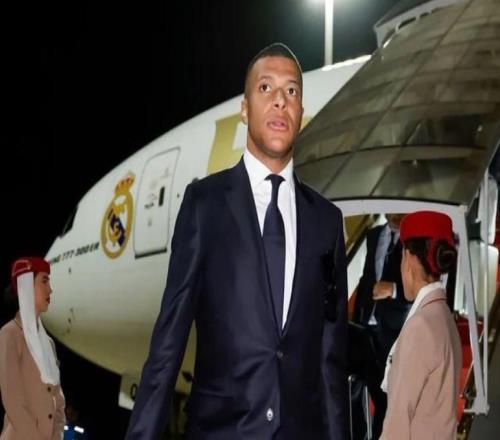 记者：姆巴佩已飞往沙特与皇马会合，这些天他一直努力训练