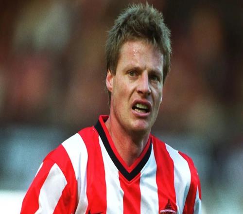 前桑德兰球员：签约黑猫时，规定我如果去了太空合同就会失效