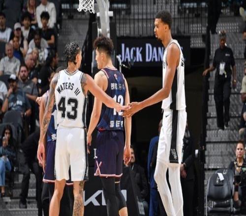 NBA季前赛：文班复出9+10+7陈国豪13分马刺31分大胜广州