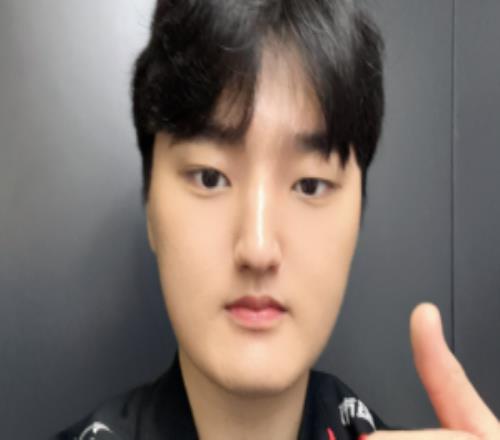 好快的切割！Peyz在JDG时期头像依旧是Genwin到T1后火速更改