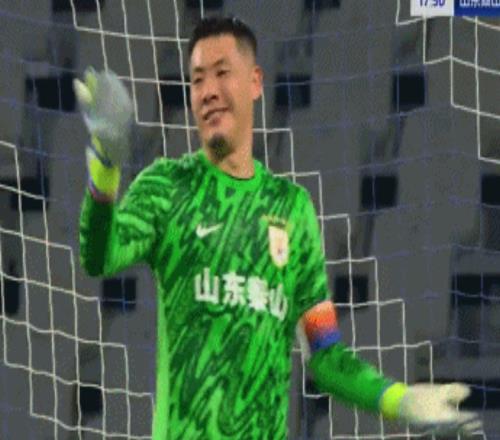 10变01！中超黑暗11分钟：申花禁区手球被无视李可推倒王大雷
