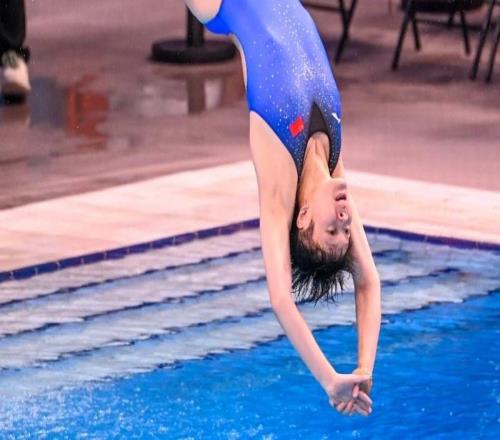 陈艺文半决赛第一晋级3米板决赛，明日冲击个人第三金