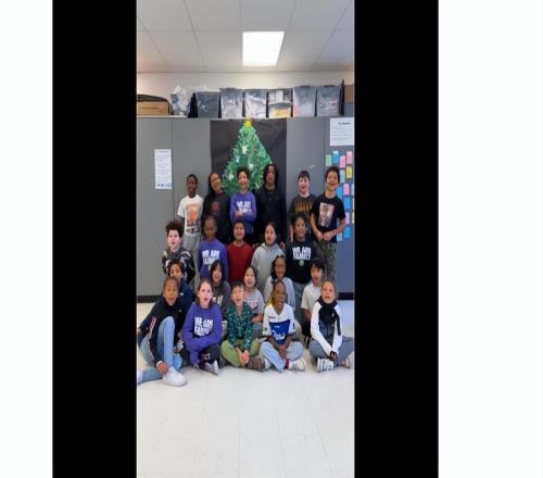 多位小球迷为LBJ唱生日歌！美媒晒13数据赞GOAT统治最年轻最年长