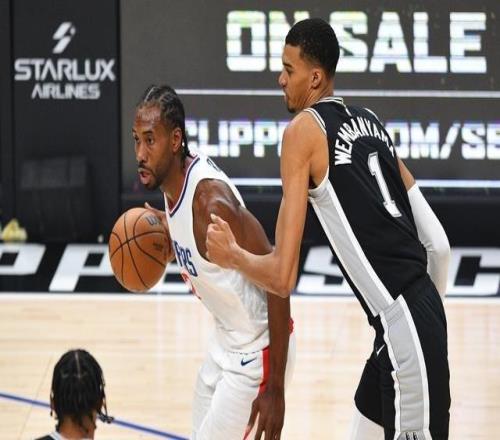 ESPN：快船人心惶惶担心成为下个马刺小卡伤情被视为神圣的秘密