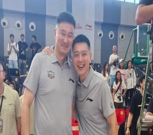 付豪撞飞徐杰，辽篮技术台竟带头鼓掌焦泊乔还被辽篮球迷辱骂