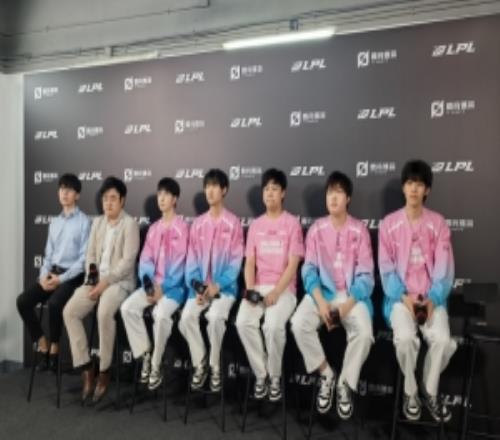 BLG赛后群访Elk：中后期打团和决策不是很好希望季后赛有所改善