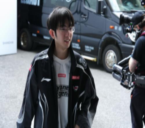 粉丝怒喷决赛局圣枪哥失误：最后一波龙团有复活甲还在上面绕害队友