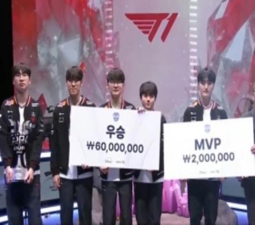 媒体人：Peyz拿到K杯FMVP年轻便宜即插即用给T1爽到了