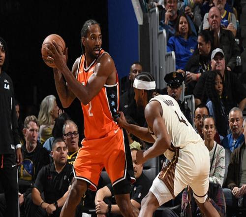 首发出场，5中1得4分，正负值18，全队最低！勇士还是迷之自信啊