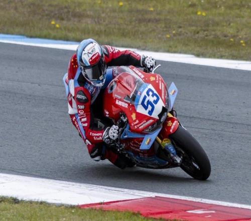 WSBK匈牙利站正赛次回合，张雪机车车手德比斯退赛