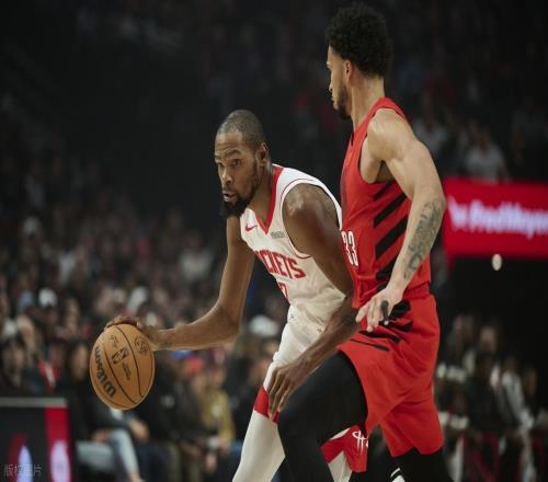 末节崩盘！杜兰特怒砸水瓶空砍30+12+4！三分10中0，火箭探花犯罪