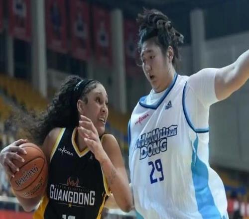 女篮霸主惨遭爆冷！14连胜被终结吞首败：张子宇轰10分3帽！