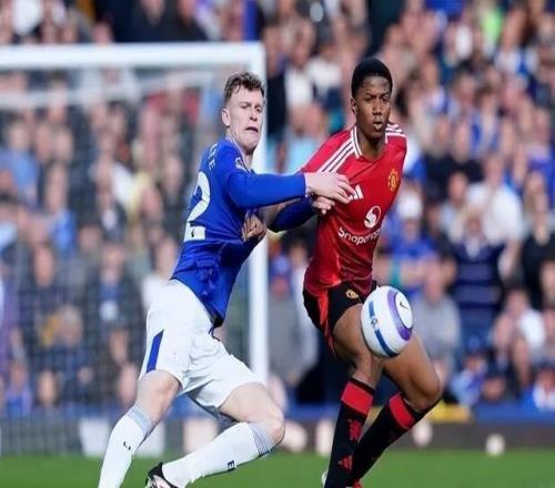 赛季0登场！太阳报：曼联18岁天才中锋面临冬窗外租