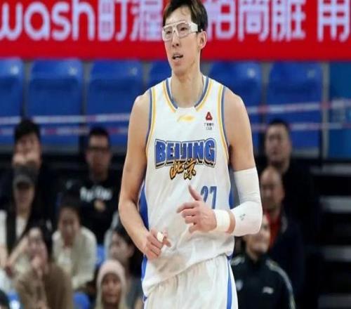 CBA周琦眼伤初步检查结果没有上赛季那么严重