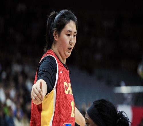 女篮胜捷克！韩乔生赞王思雨，苏群点锋线与张子宇弊端，外线打铁