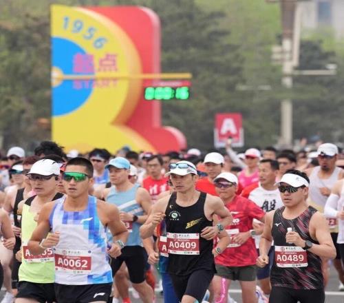 “双庆”启新程北京半马的细节密码