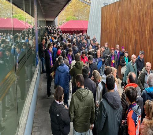 世体：因巴萨官方APP问题，约2000人无法下载门票进入球场