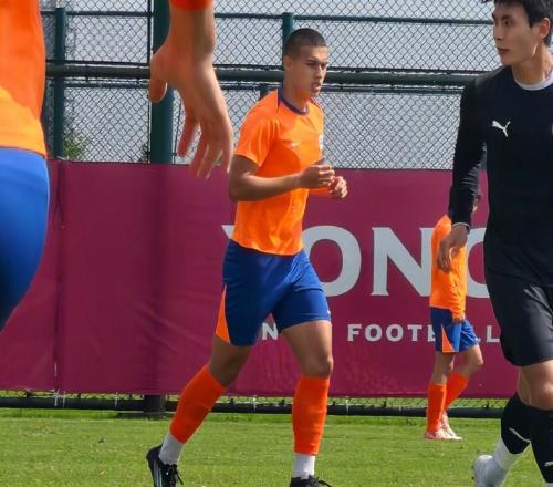 泰山20名小妖上海春训！邓淳泽继续外租，依木兰陈泽仕需踢得硬气